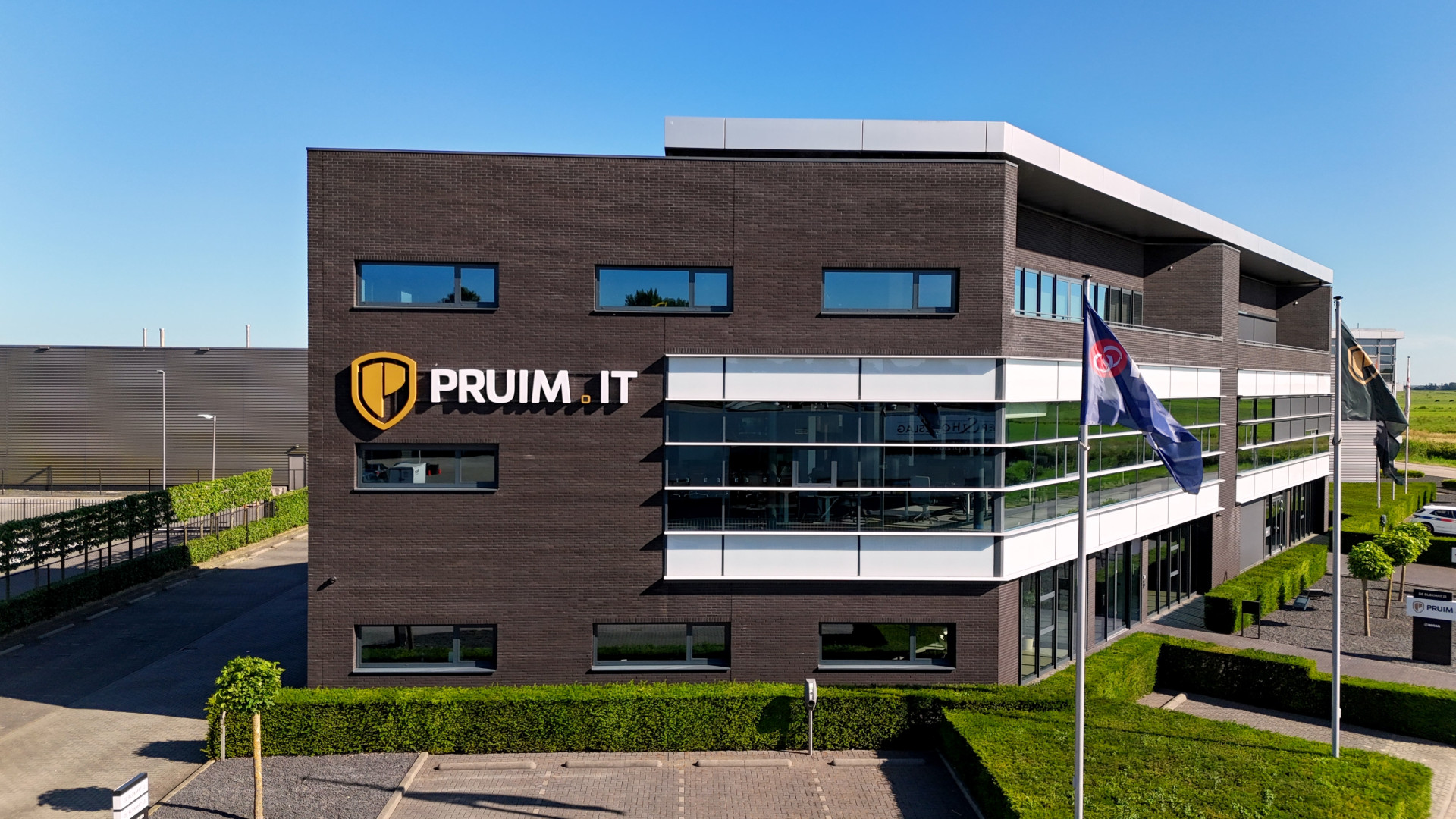 Bedrijfspand Pruim IT in Genemuiden Genemuiden