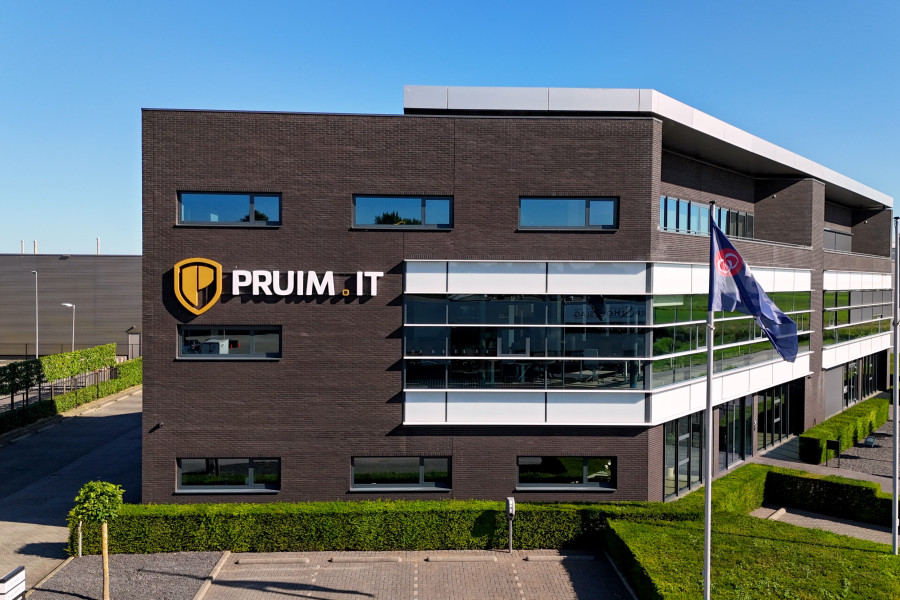 Bedrijfspand Pruim IT in Genemuiden Genemuiden